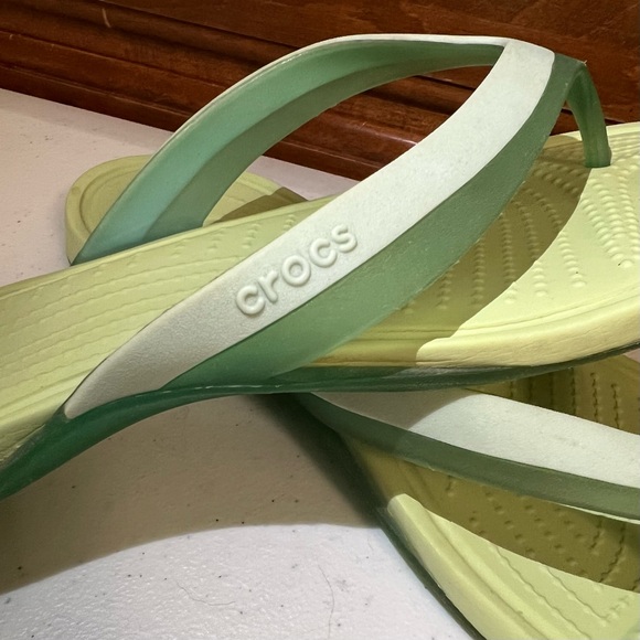 Crocs Flip Flop Sandals | Two Tone Green | Women’s 11 - Picture 13 of 13